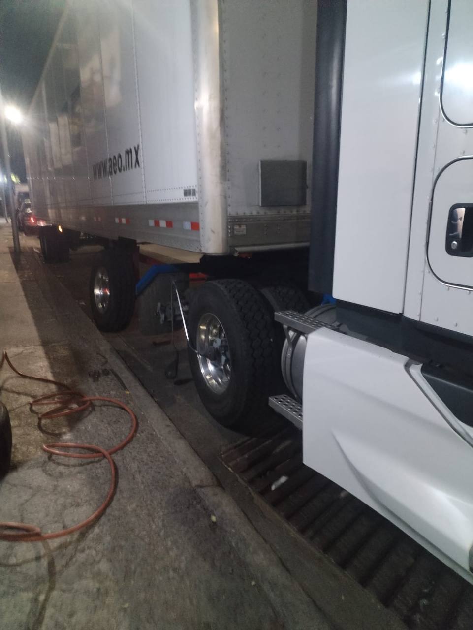 Servicio nocturno de vulcanizadora para trailer